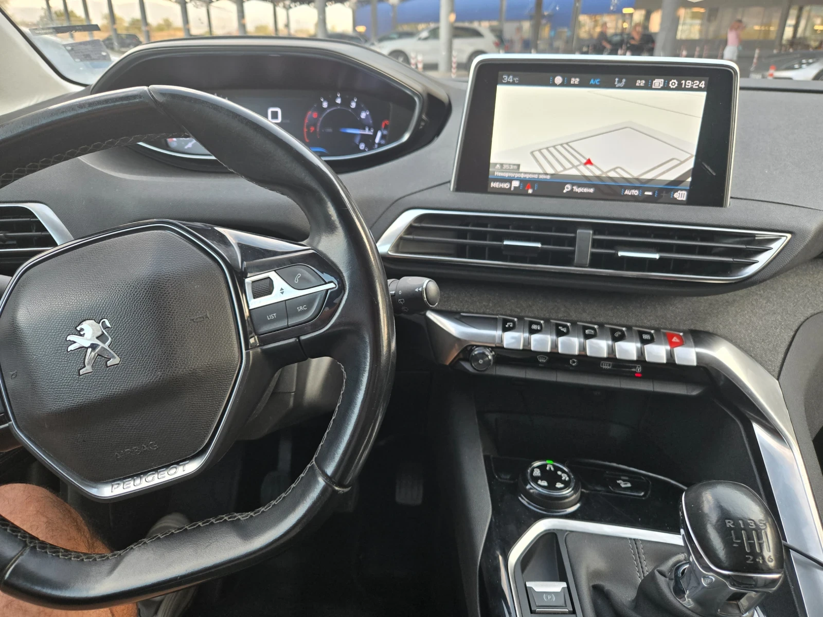 Peugeot 5008 Puretech, снимка 10 - Автомобили и джипове - 56042819
