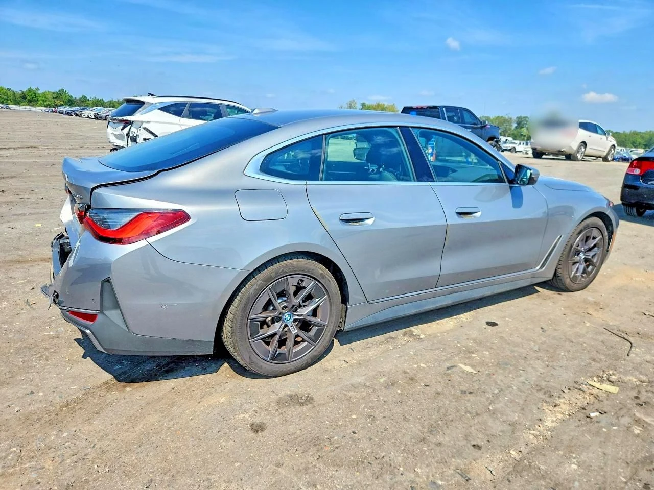 BMW i4 Edrive 35, снимка 3 - Автомобили и джипове - 56313369