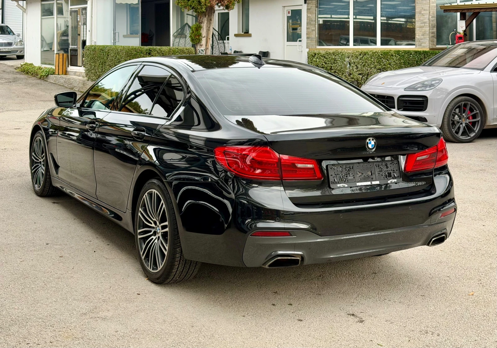 BMW 530 xDrive M-Pack, снимка 6 - Автомобили и джипове - 56527141