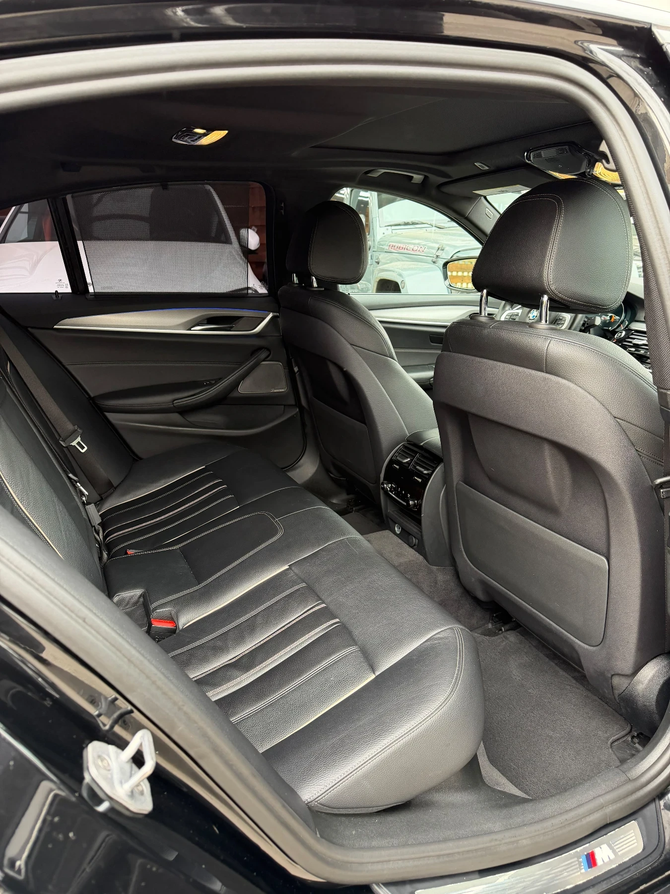 BMW 530 xDrive M-Pack, снимка 15 - Автомобили и джипове - 56527141