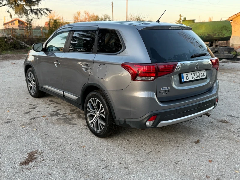 Mitsubishi Outlander 2.4i 4x4, снимка 3 - Автомобили и джипове - 52583896
