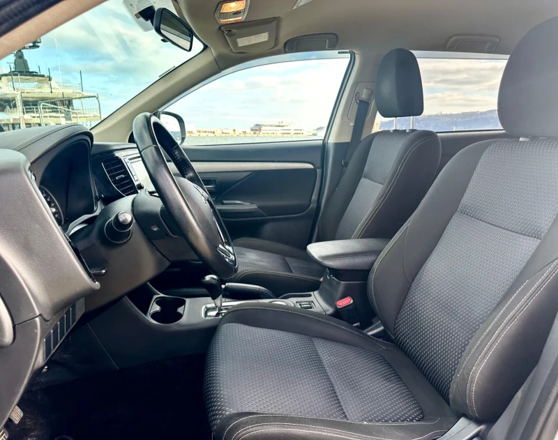 Mitsubishi Outlander 2.4i 4x4, снимка 11 - Автомобили и джипове - 53292529