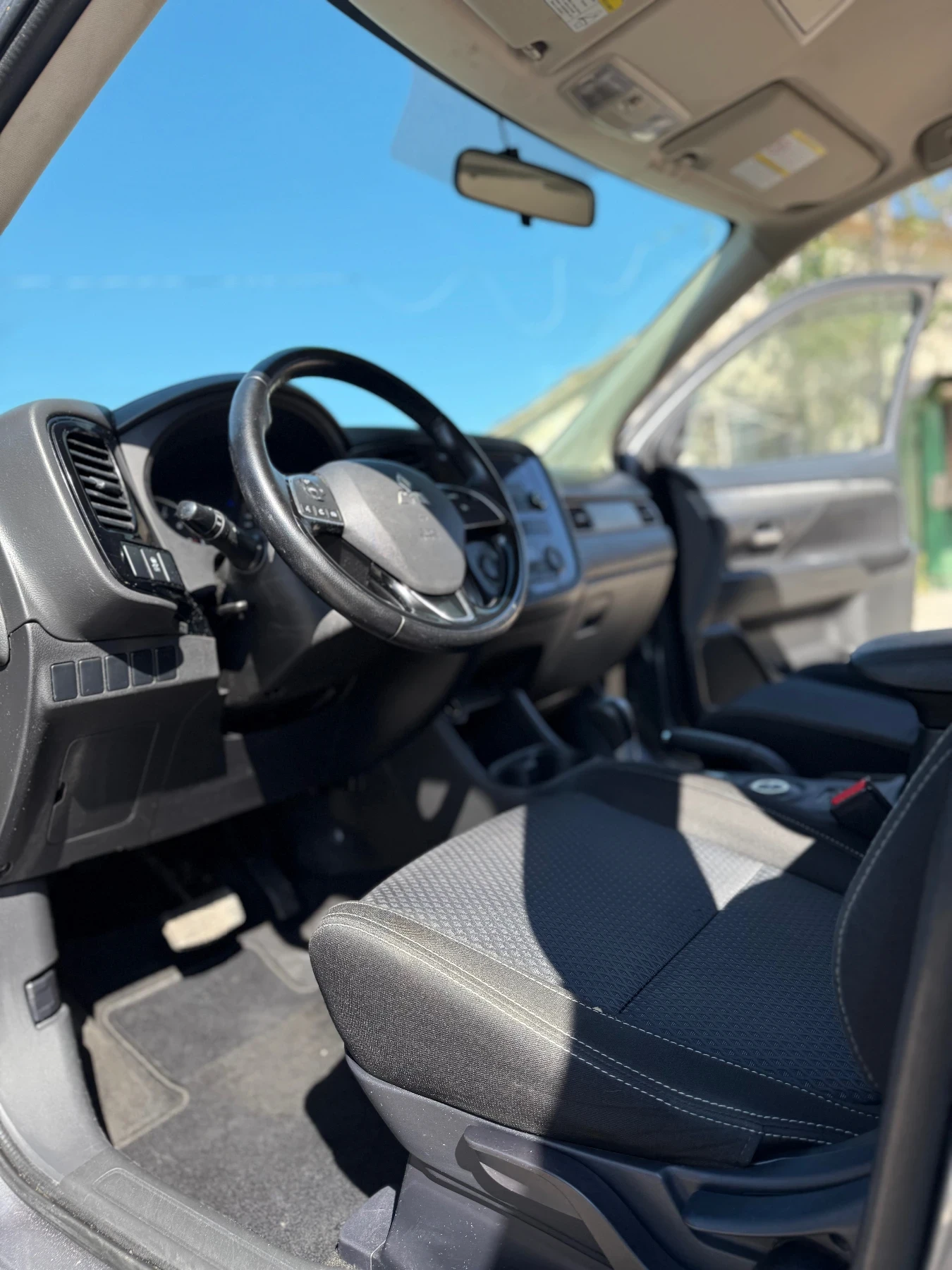 Mitsubishi Outlander 2.4i 4x4 - изображение 8