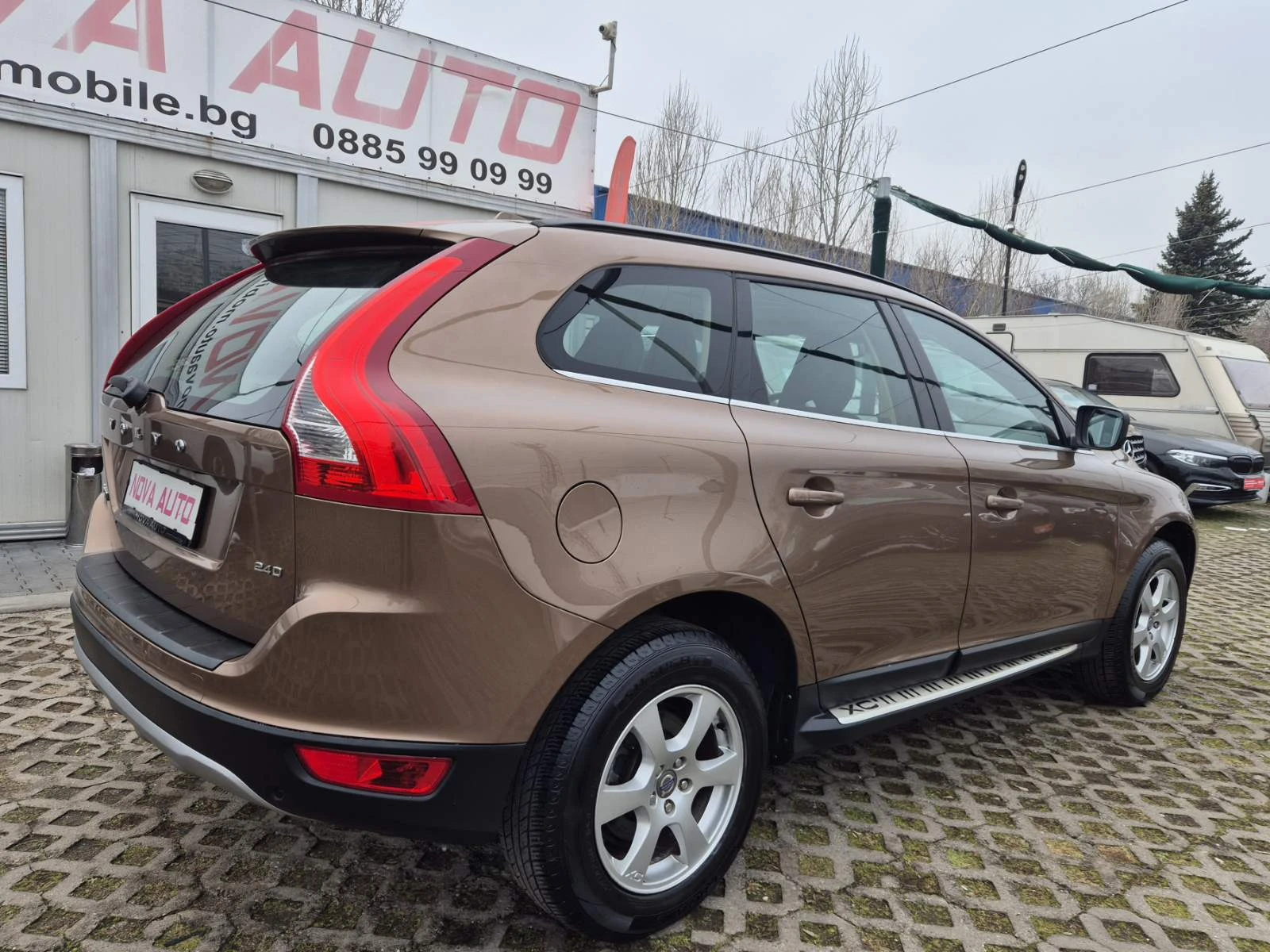 Volvo XC60 2.4D-D5-175ск-ПАНОРАМА - изображение 4