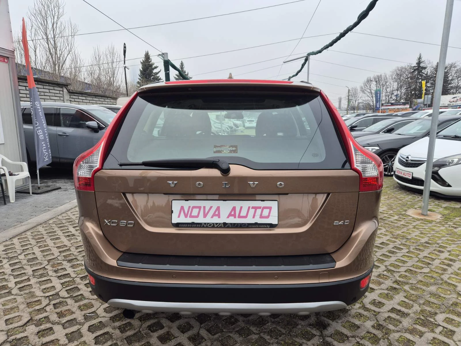 Volvo XC60 2.4D-D5-175ск-ПАНОРАМА - изображение 3