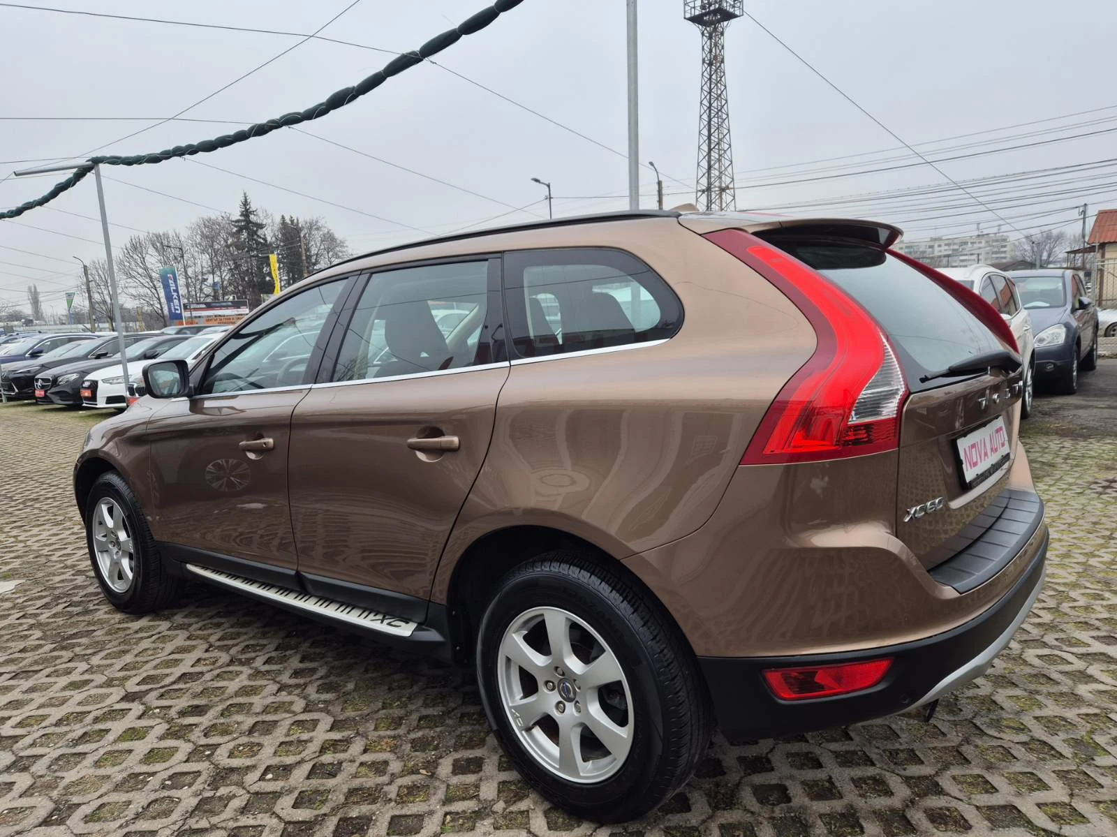 Volvo XC60 2.4D-D5-175ск-ПАНОРАМА - изображение 2