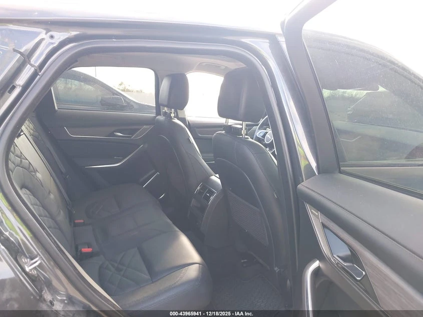 Jaguar F-PACE 2.0L I-4 DI, DOHC, VVT, TURBO, 247HP All Wheel, снимка 8 - Автомобили и джипове - 53830486