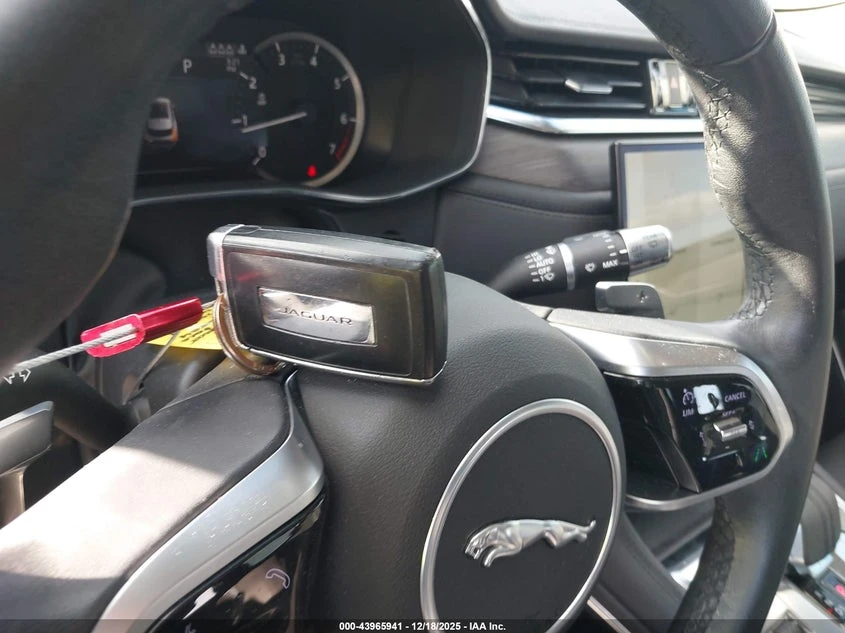 Jaguar F-PACE 2.0L I-4 DI, DOHC, VVT, TURBO, 247HP All Wheel, снимка 11 - Автомобили и джипове - 53830486