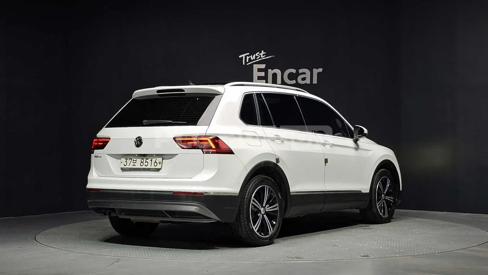 VW Tiguan 2.0TDI PRESTIGE HEAD UP/PANORAMA/360CAM, снимка 2 - Автомобили и джипове - 55188890