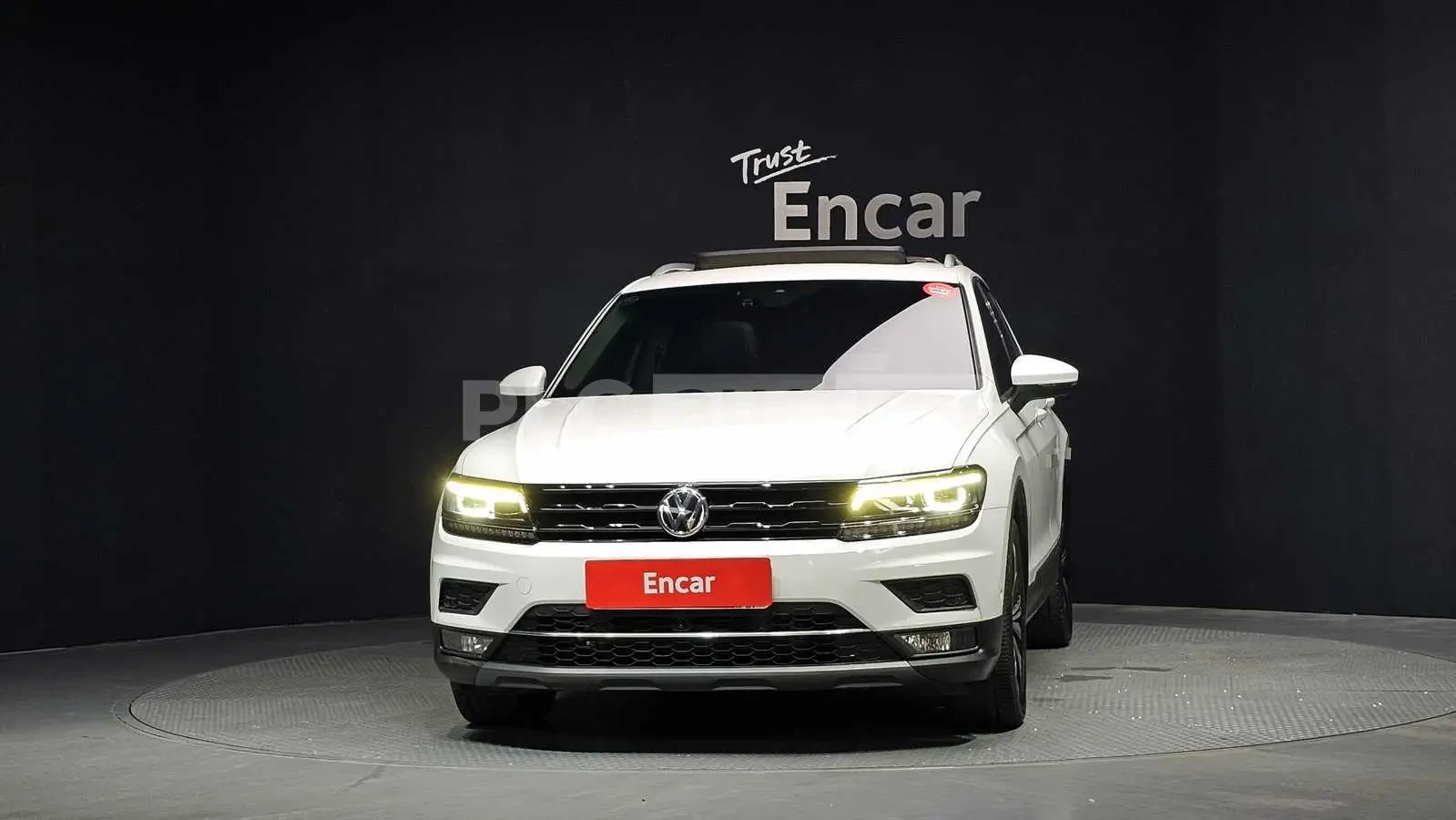 VW Tiguan 2.0TDI PRESTIGE HEAD UP/PANORAMA/360CAM, снимка 3 - Автомобили и джипове - 55188890