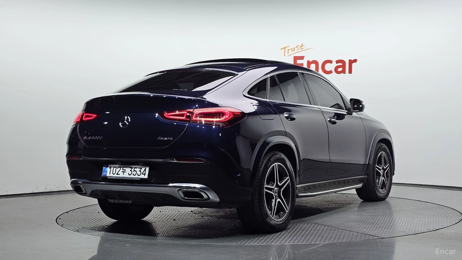 Mercedes-Benz GLE 400 BURMESTER| AIRMATIC| DISTRO| ОБДУХ| 360| HUD| BL S, снимка 4 - Автомобили и джипове - 56135661