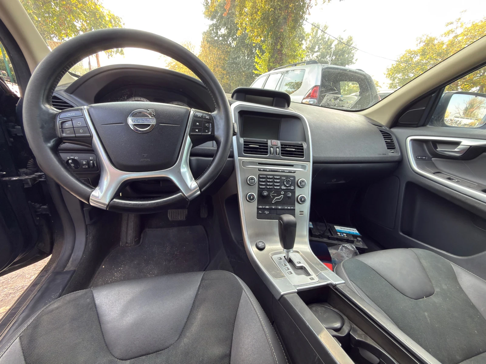 Volvo XC60 2.4 D5, снимка 9 - Автомобили и джипове - 56656063
