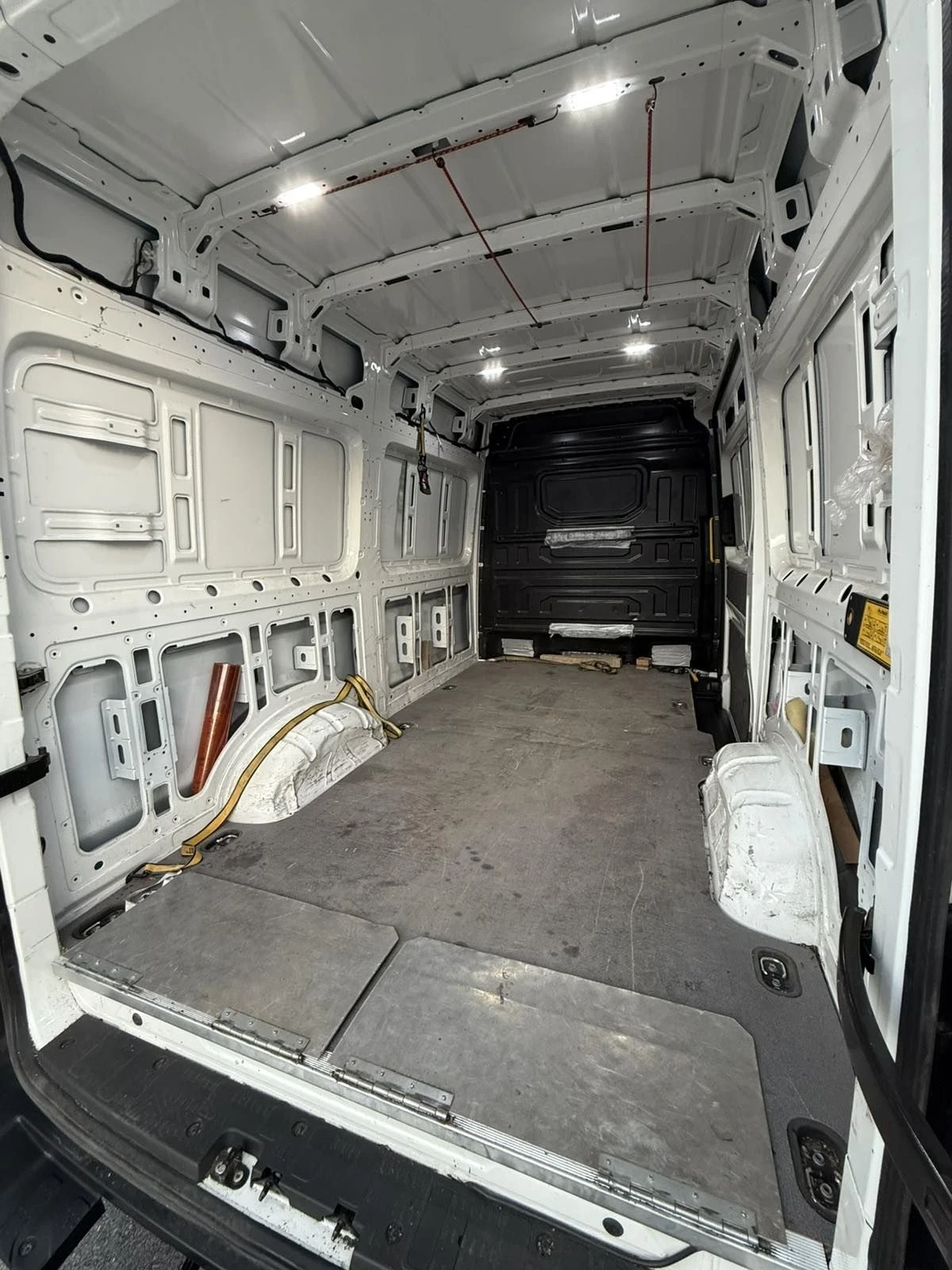 VW Crafter ЕЛЕКТРИЧЕСКИ, 56000, снимка 12 - Бусове и автобуси - 56281814