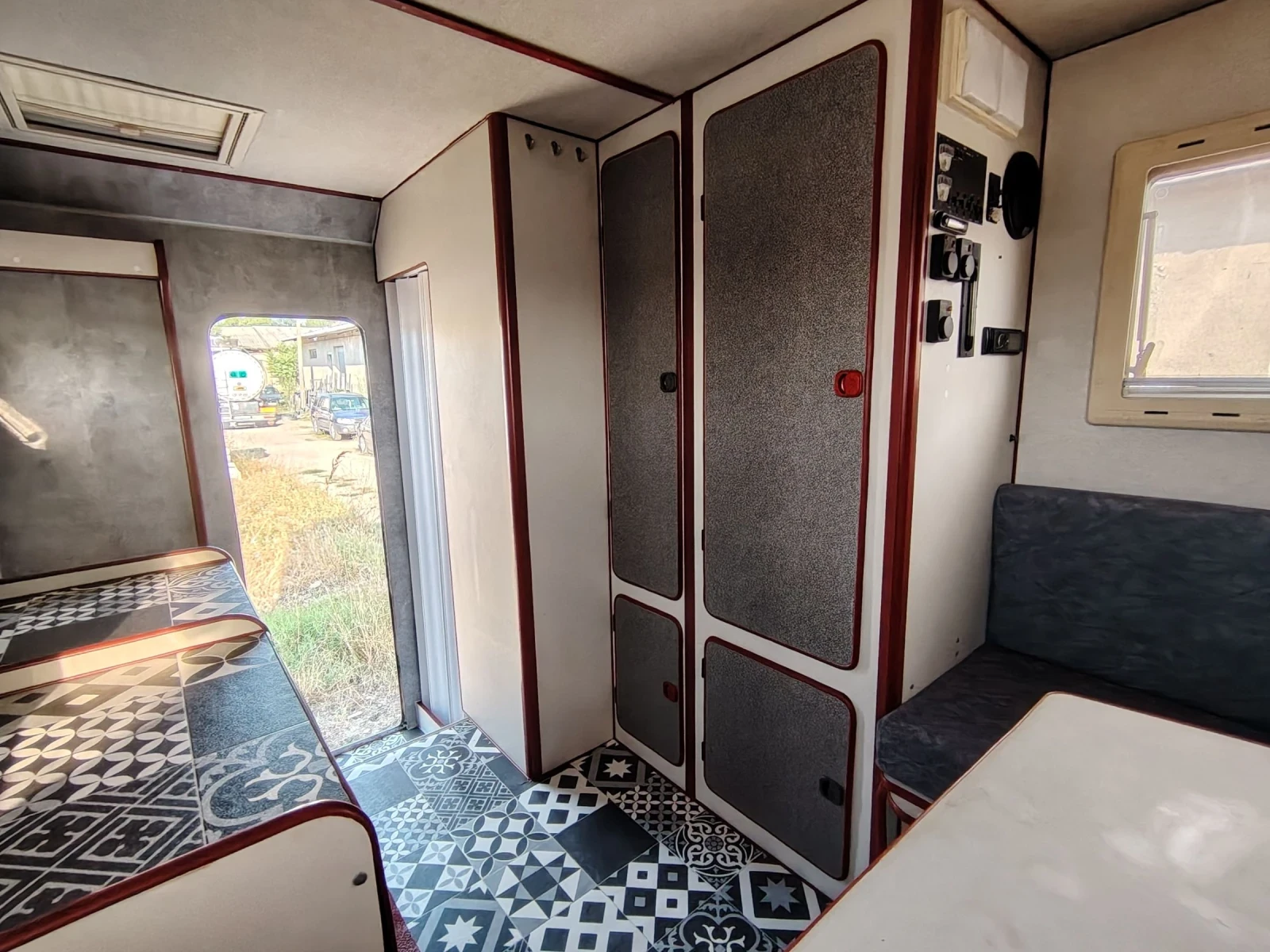 ������ Tischer | Mobile.bg � ����������� 12