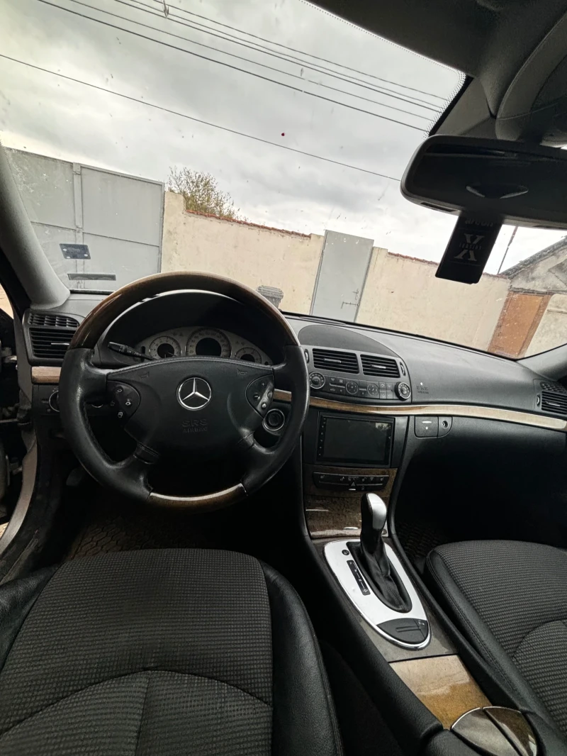 Mercedes-Benz E 320, снимка 10 - Автомобили и джипове - 47418319