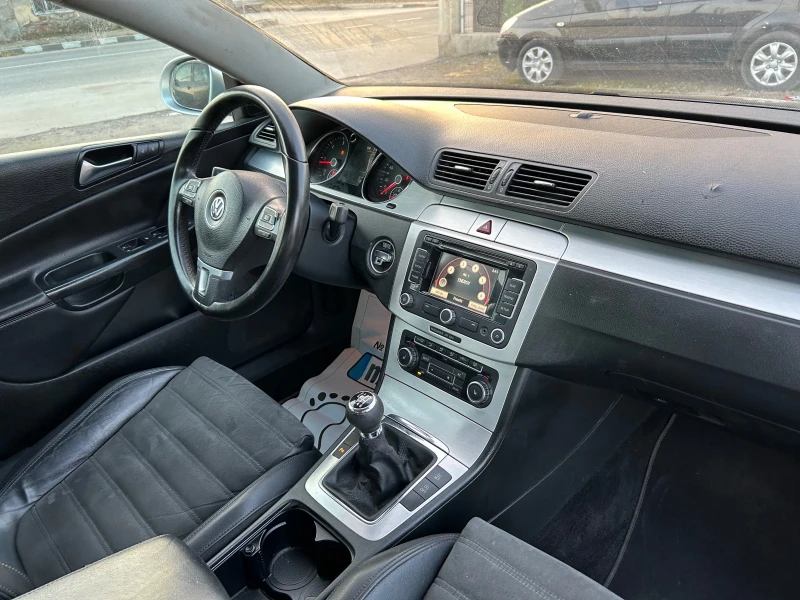 VW Passat 2.0tdi Highline, снимка 14 - Автомобили и джипове - 49453769