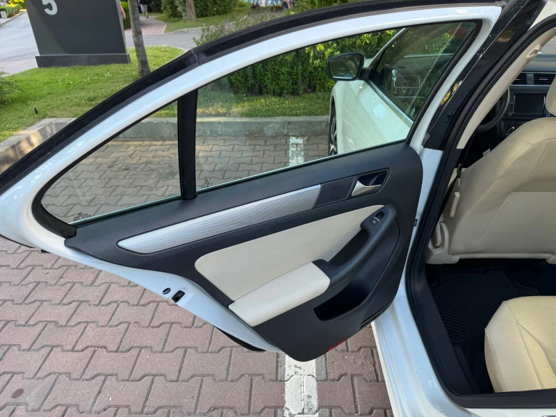 VW Jetta, снимка 17 - Автомобили и джипове - 50904806