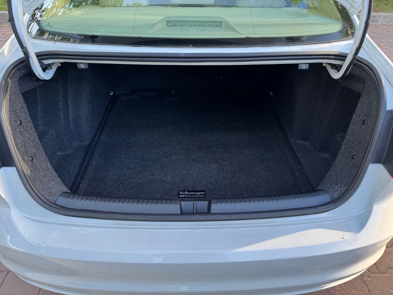 VW Jetta, снимка 11 - Автомобили и джипове - 50904806