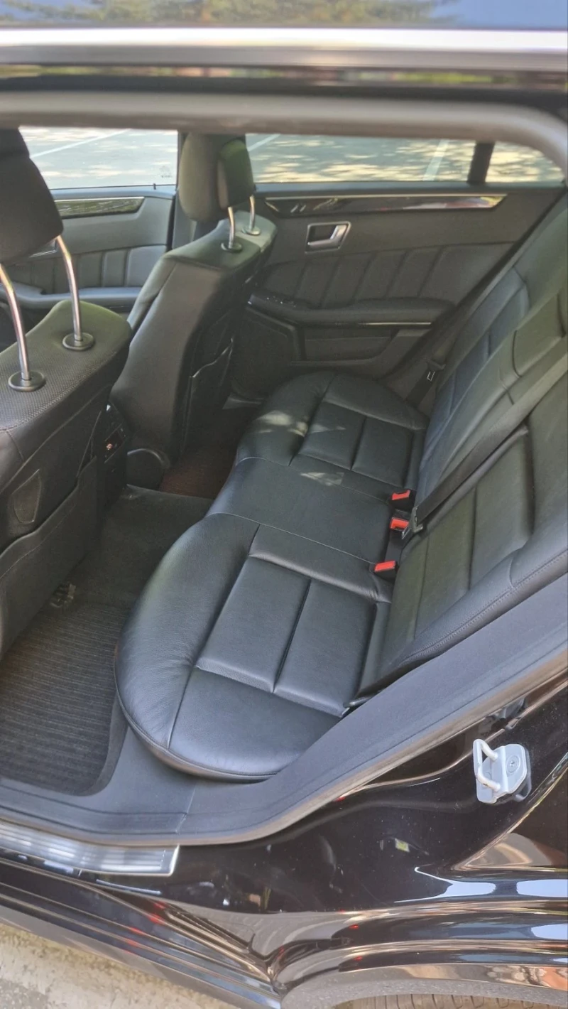 Mercedes-Benz E 250  4 MATIC / Швейцария / Сменена Верига , снимка 11 - Автомобили и джипове - 52791055