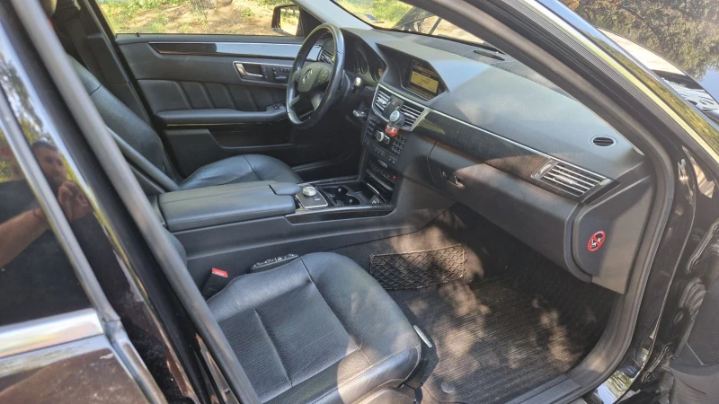 Mercedes-Benz E 250  4 MATIC / Швейцария / Сменена Верига , снимка 8 - Автомобили и джипове - 52791055