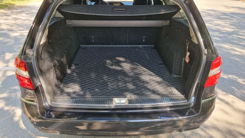 Mercedes-Benz E 250  4 MATIC / Швейцария / Сменена Верига , снимка 9 - Автомобили и джипове - 52791055