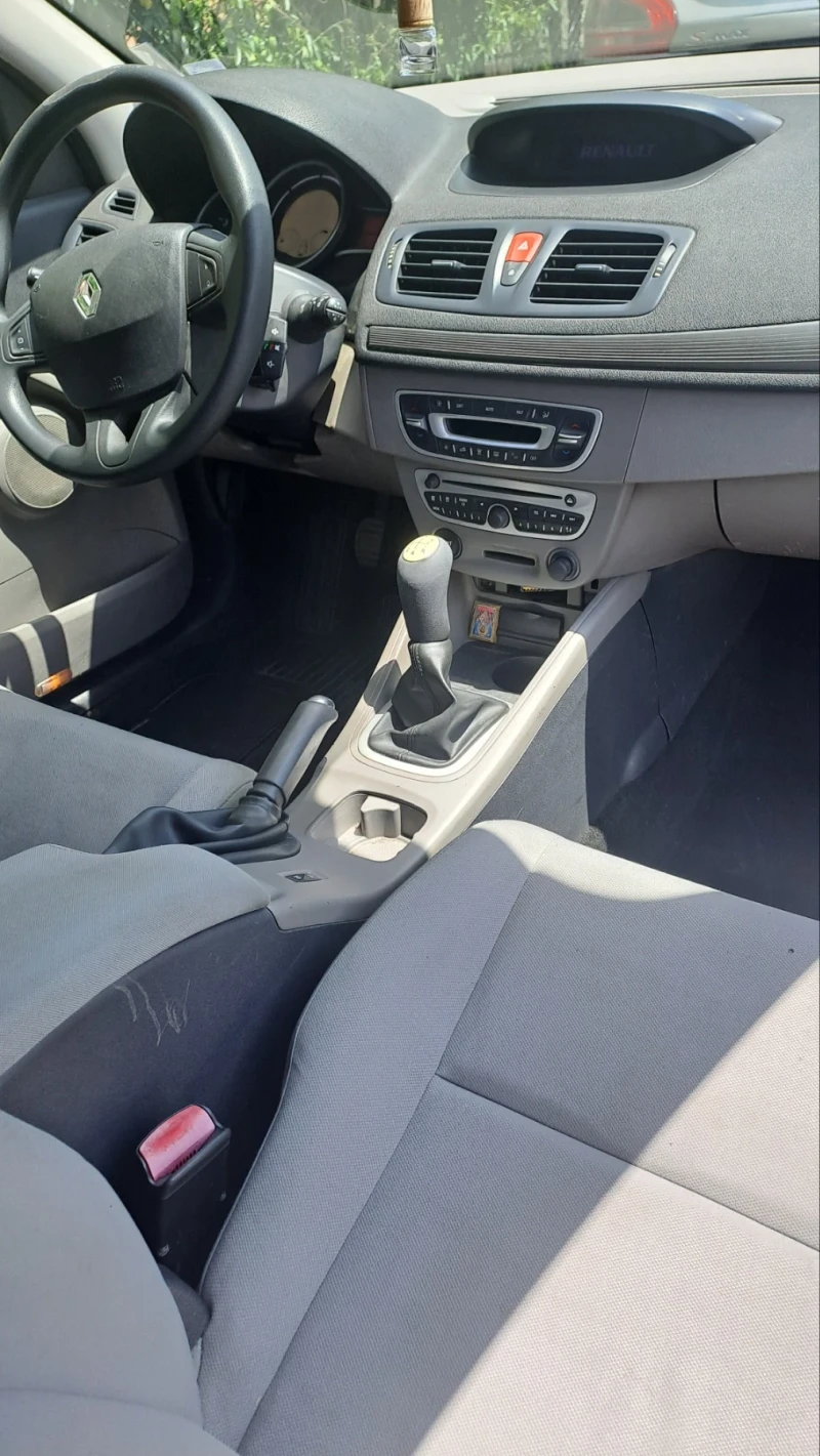 Renault Megane, снимка 8 - Автомобили и джипове - 52475789