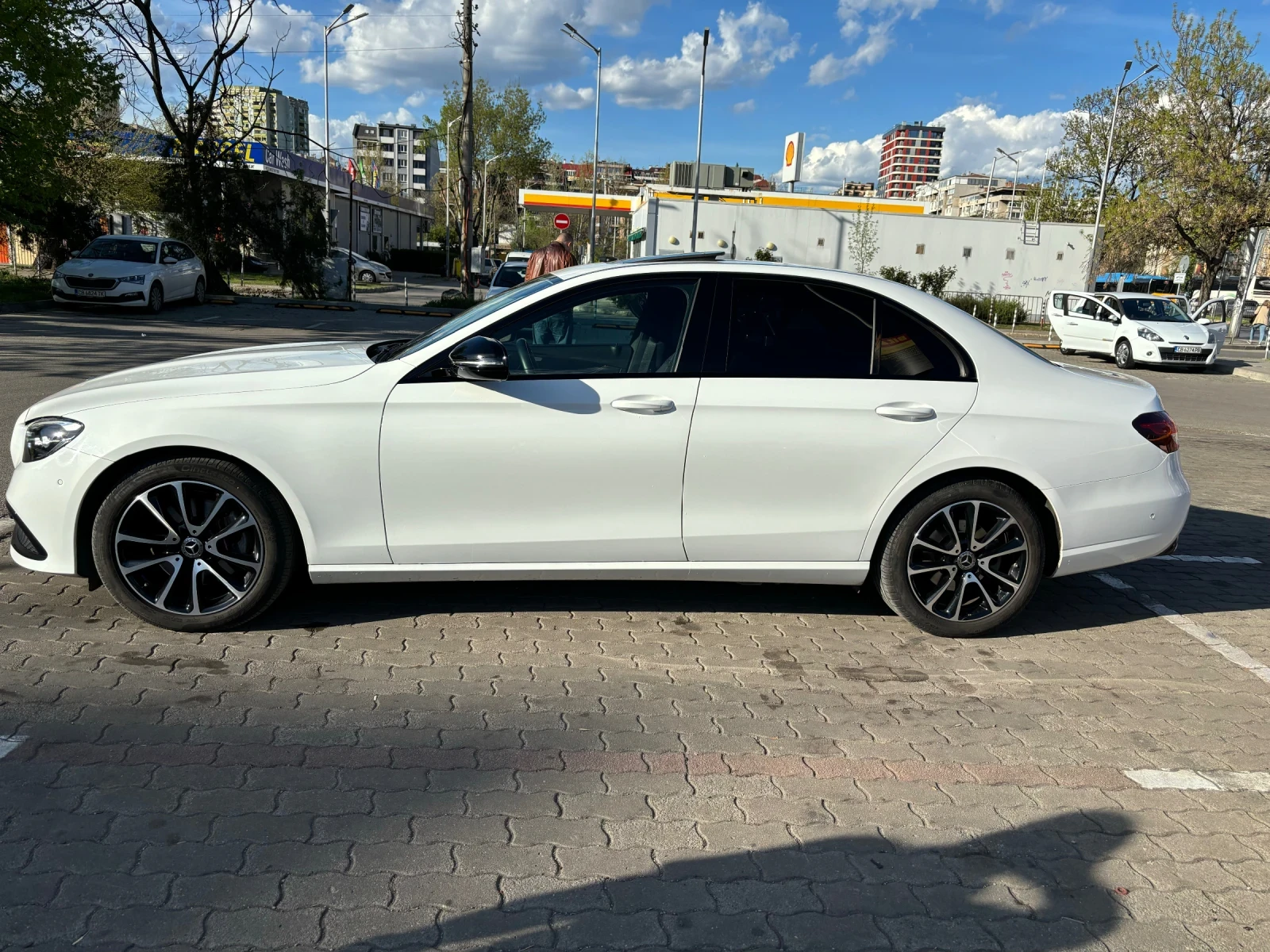 Mercedes-Benz E 220 4-MATIC Avantgarde ГАРАНЦИЯ като нов!!! - изображение 5