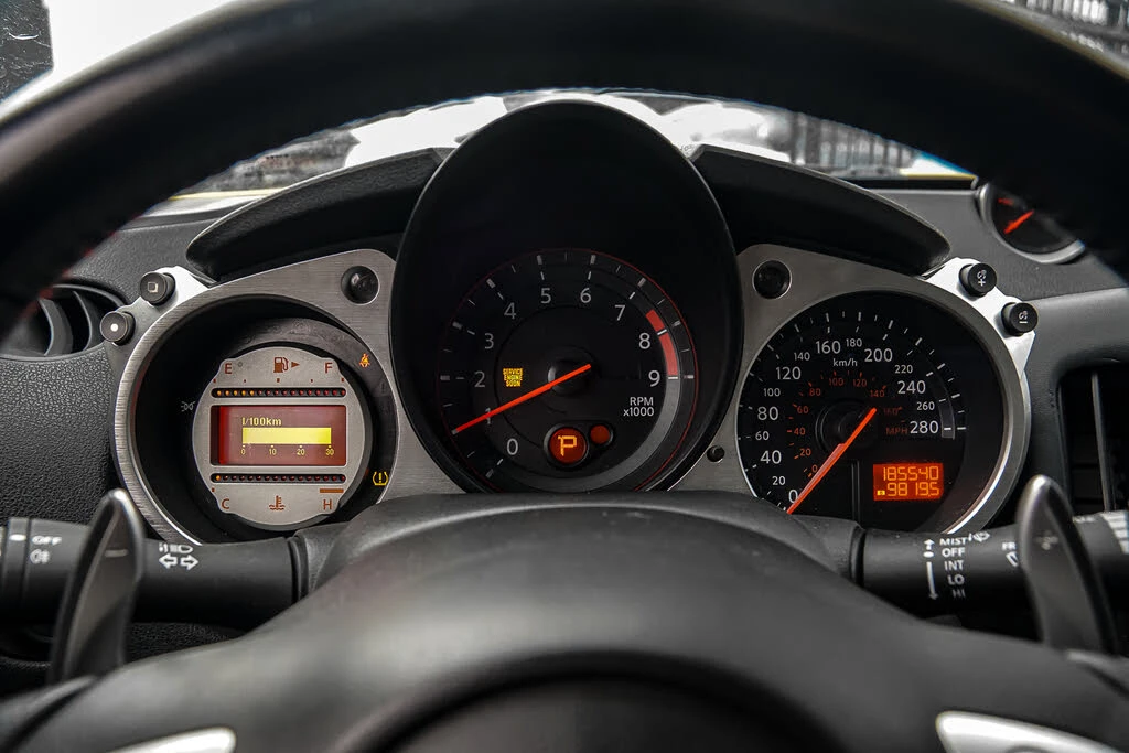 Nissan 370Z * АВТО КРЕДИТ* ЦЕНА ДО БГ * СЕРВИЗНА ИСТОРИЯ *  - изображение 9