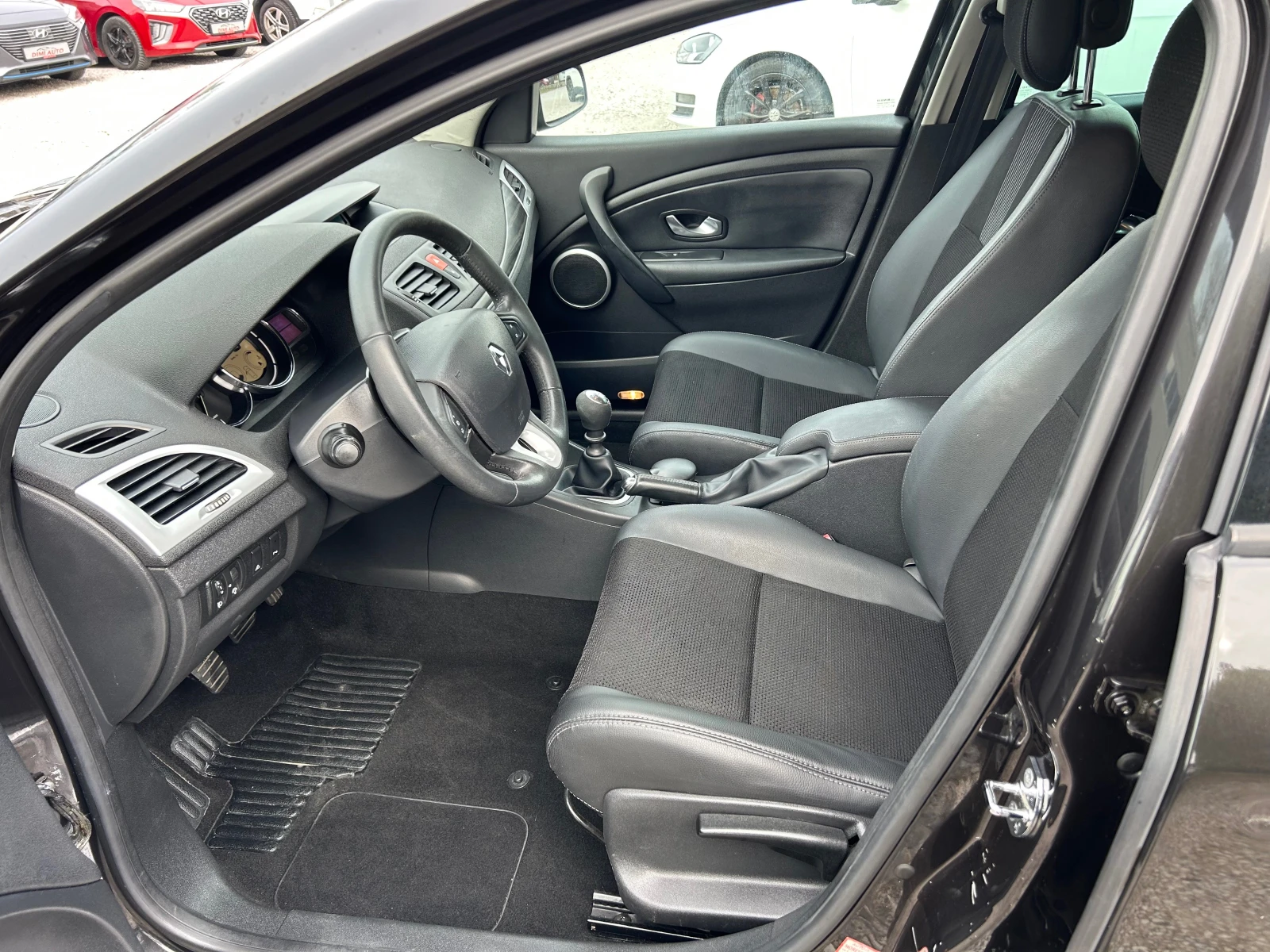 Renault Megane 1.5DCI EURO4, снимка 9 - Автомобили и джипове - 53924797