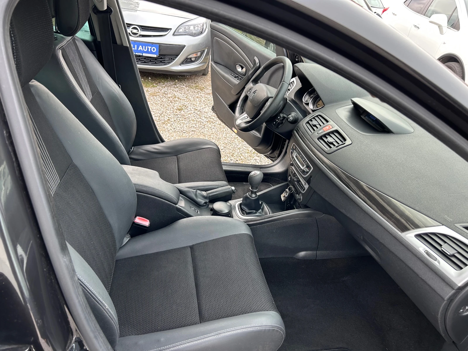 Renault Megane 1.5DCI EURO4, снимка 11 - Автомобили и джипове - 53924797