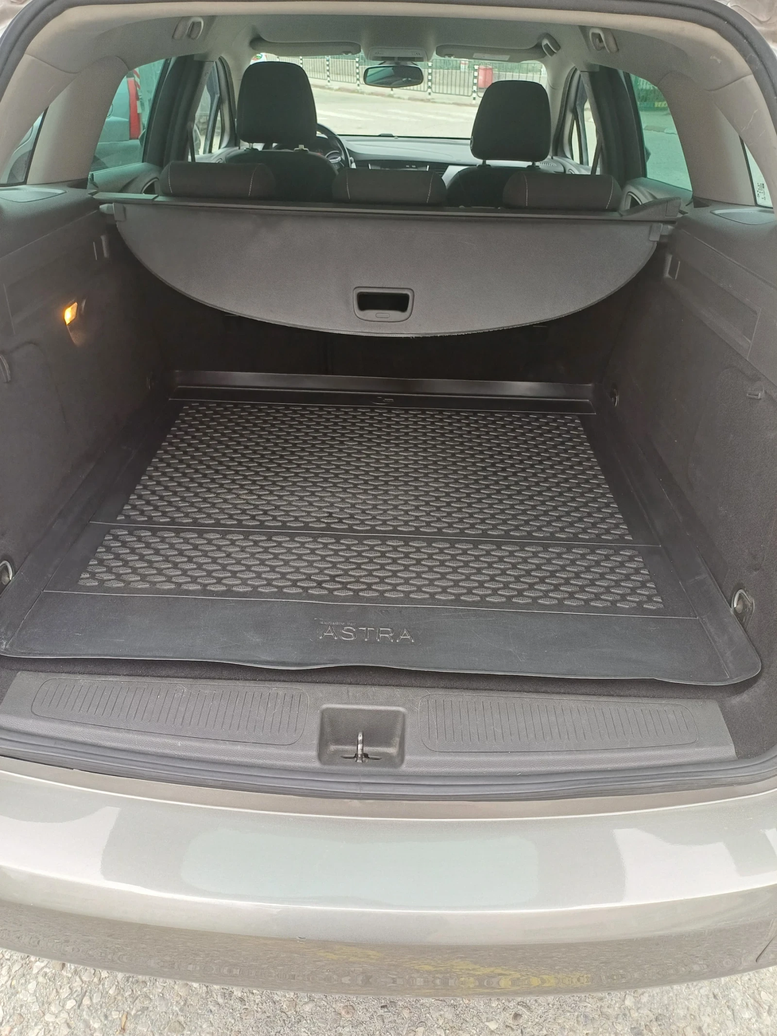 Opel Astra, снимка 12 - Автомобили и джипове - 53936355