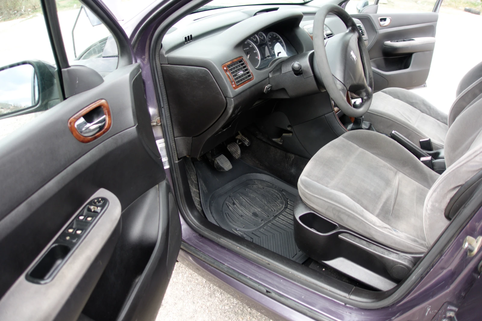 Peugeot 307 2.0 И, снимка 11 - Автомобили и джипове - 54021464