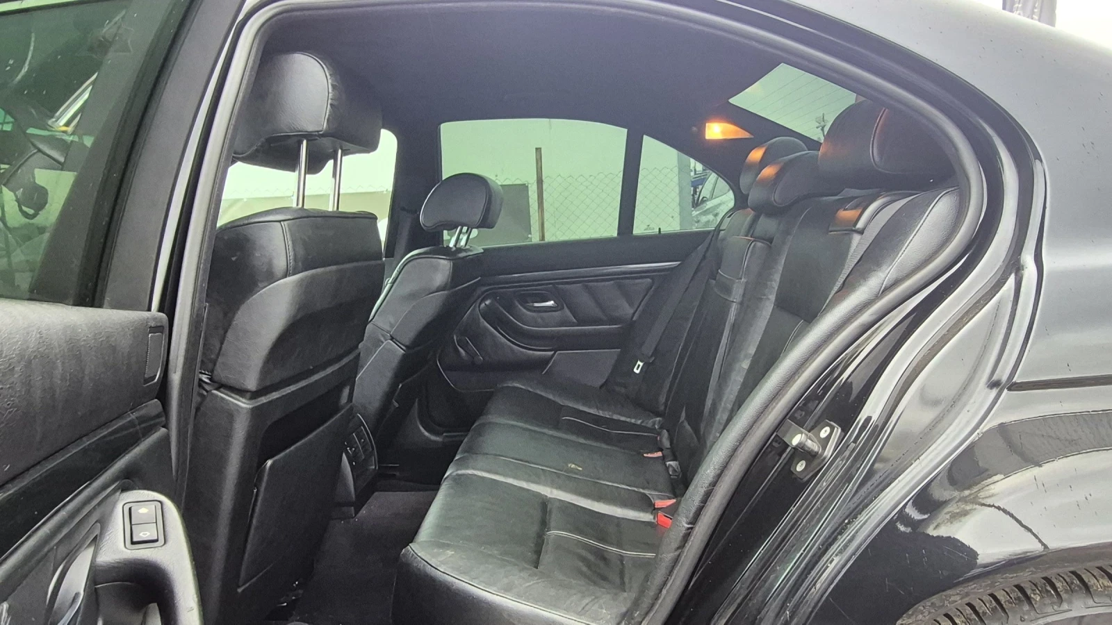 BMW 520 i LPG * Автоматик* Full OPT * Отличен * Бартер, снимка 11 - Автомобили и джипове - 54166147