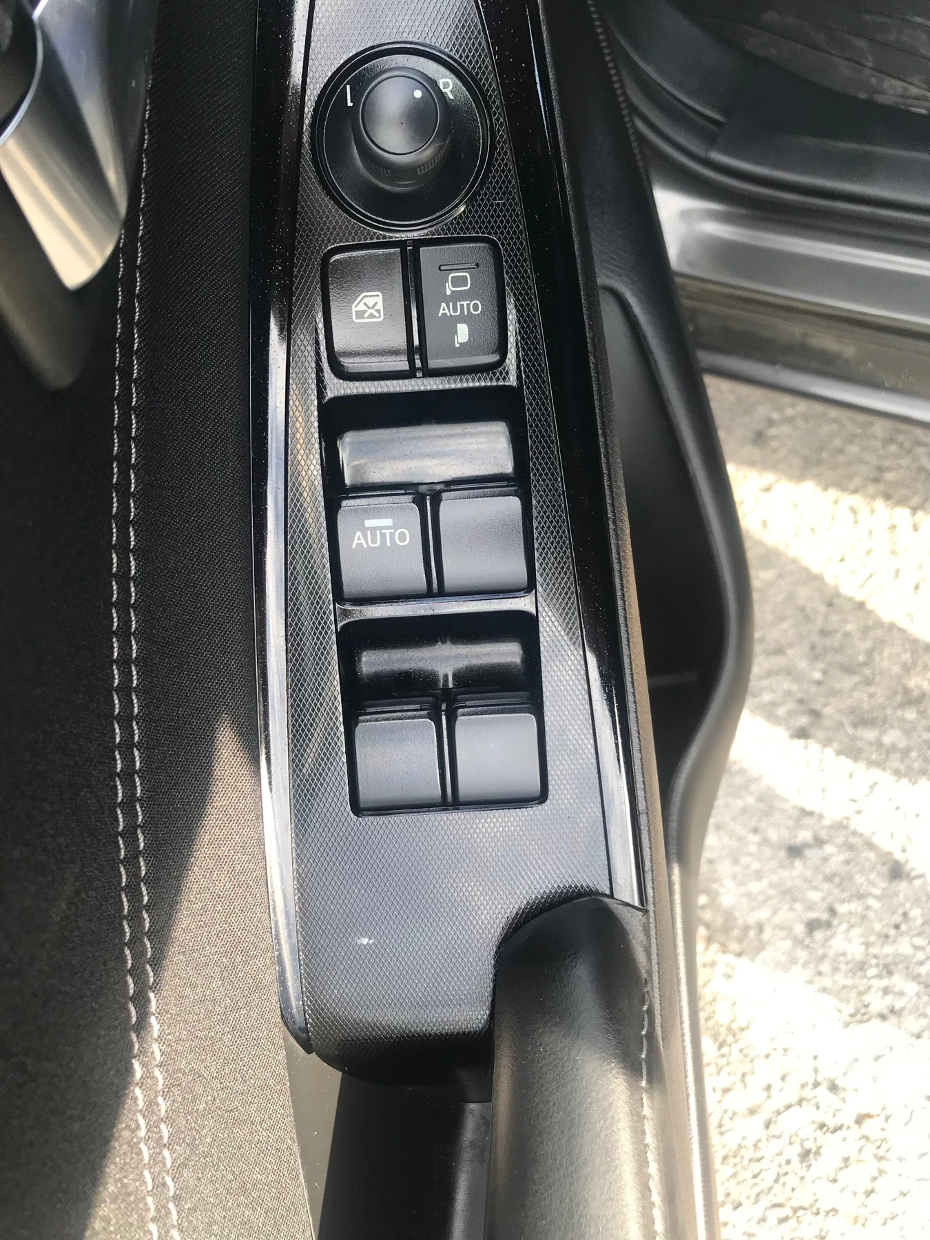 Mazda 2 1.5I AVTOMAT , снимка 12 - Автомобили и джипове - 54634911