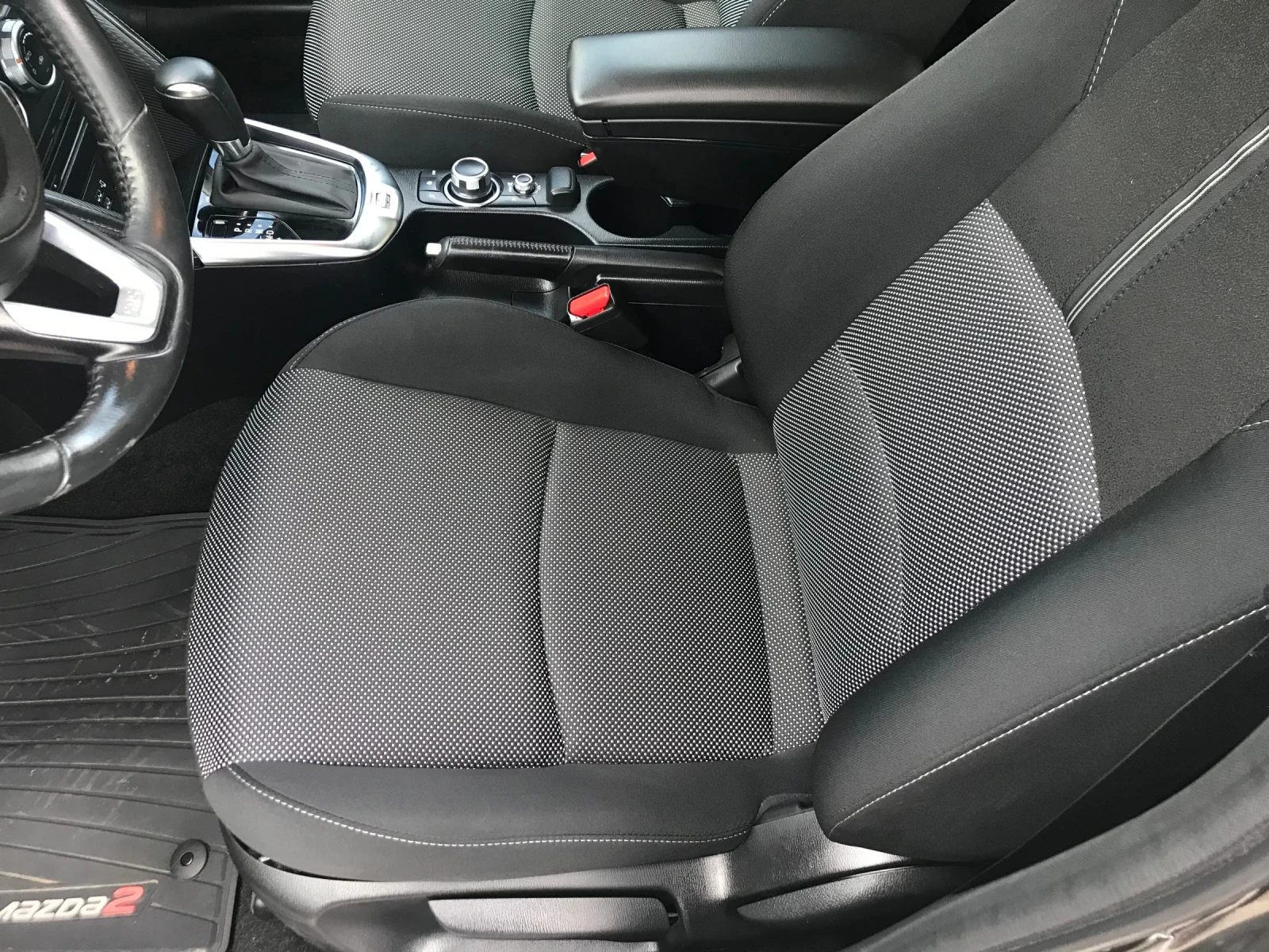 Mazda 2 1.5I AVTOMAT , снимка 17 - Автомобили и джипове - 54634911