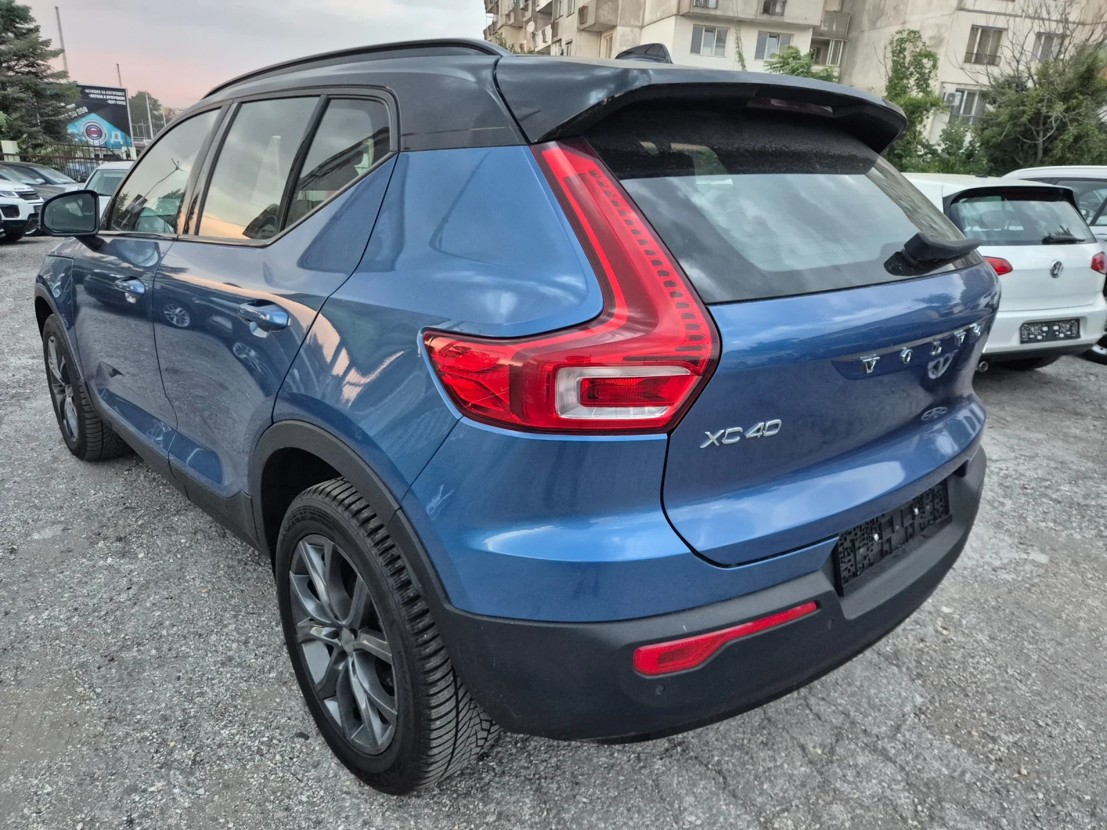 Volvo XC40 2.0D* MOMENTUM* ПЪЛНА СЕРВИЗНА ИСТОРИЯ!, снимка 5 - Автомобили и джипове - 55105524