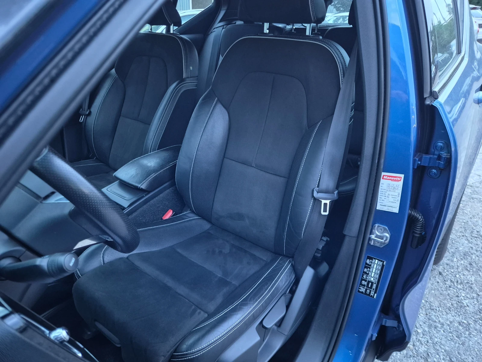 Volvo XC40 2.0D* MOMENTUM* ПЪЛНА СЕРВИЗНА ИСТОРИЯ!, снимка 10 - Автомобили и джипове - 55105524
