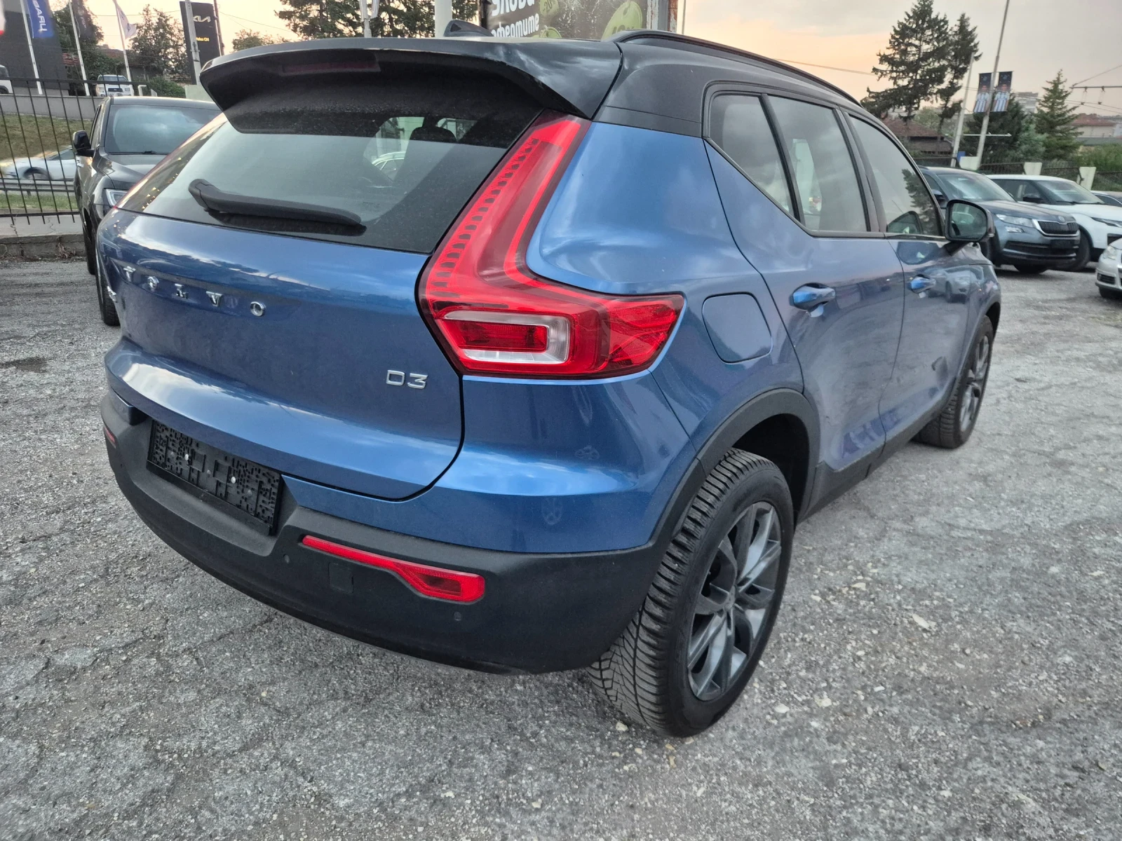 Volvo XC40 2.0D* MOMENTUM* ПЪЛНА СЕРВИЗНА ИСТОРИЯ!, снимка 4 - Автомобили и джипове - 55105524