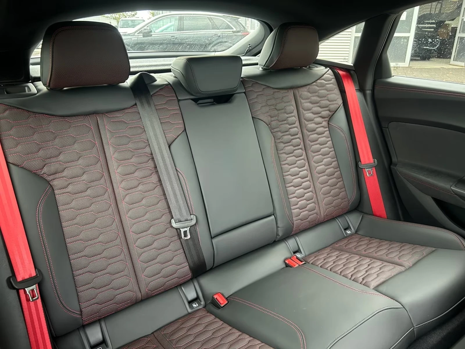 Audi Rs5 NEW 2026 / B&O / HUD / MATRIX / TECH PLUS / 360, снимка 16 - Автомобили и джипове - 55613622