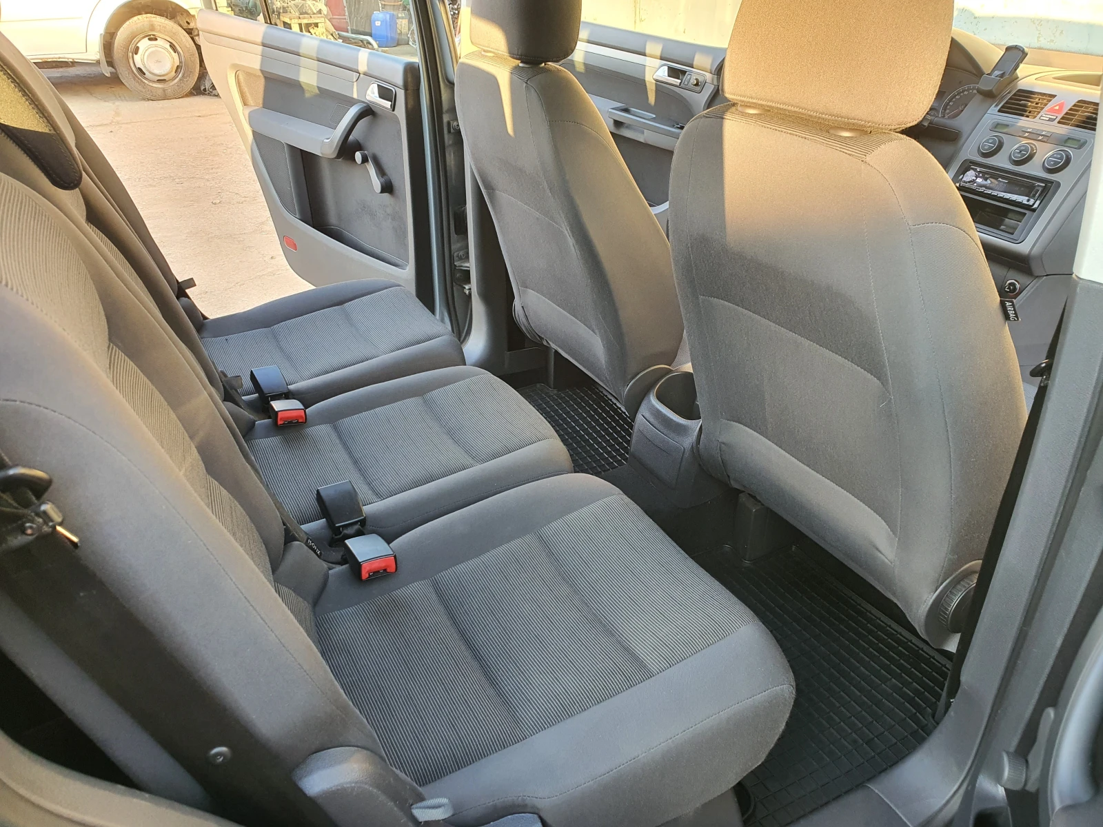 VW Touran 1.9-TDI , снимка 14 - Автомобили и джипове - 56280685