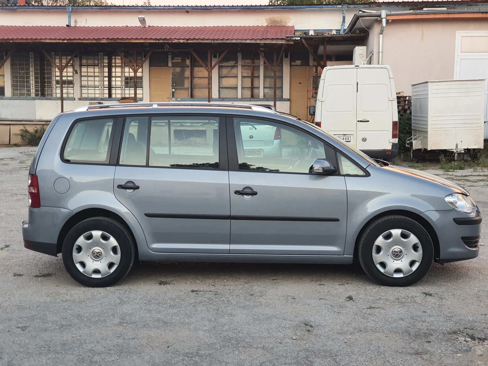 VW Touran 1.9-TDI , снимка 8 - Автомобили и джипове - 55956146