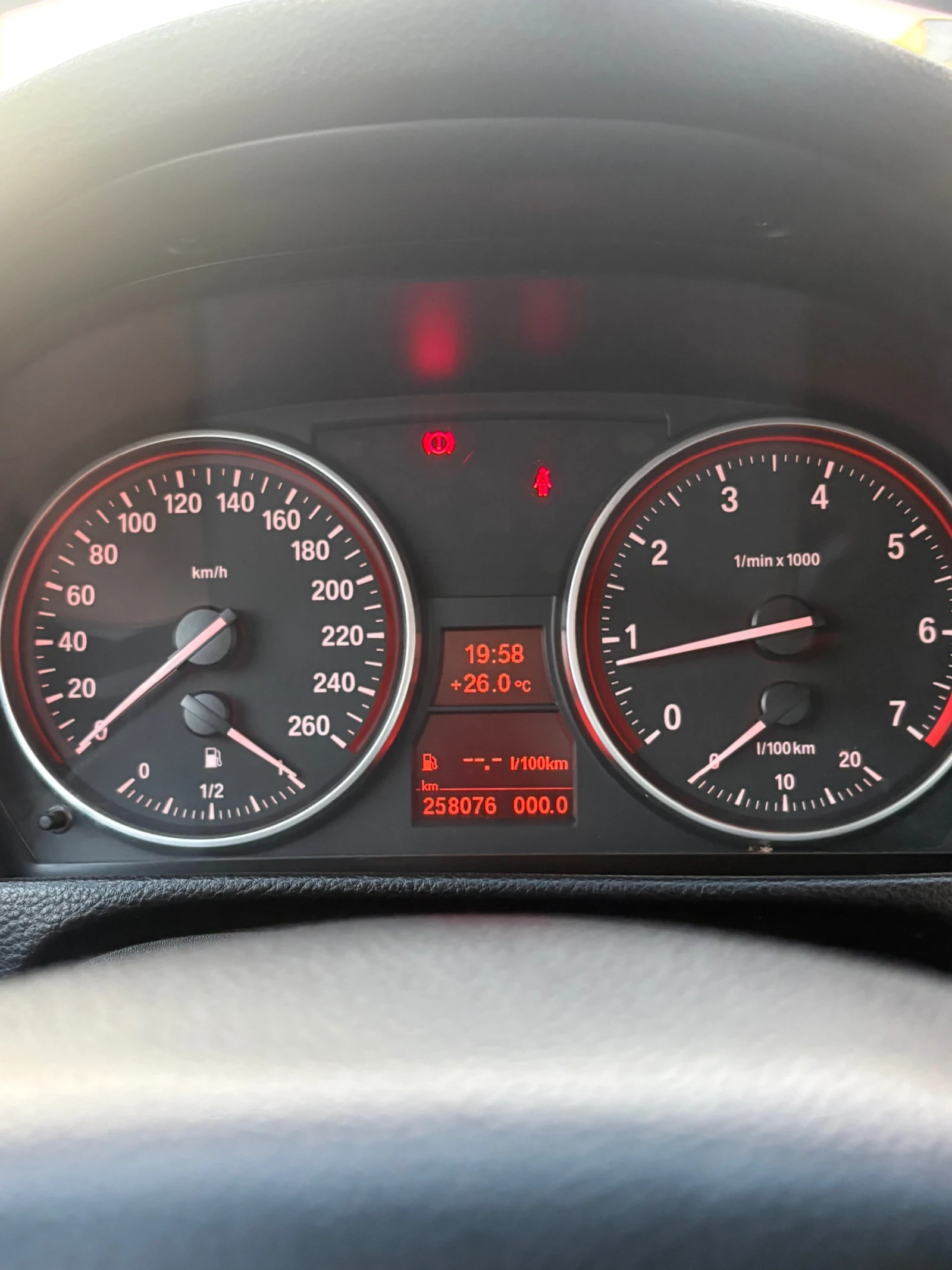 BMW 318 2.0i 143 к.с., снимка 7 - Автомобили и джипове - 55677803
