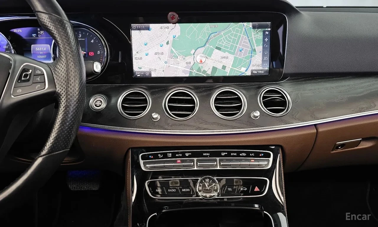 Mercedes-Benz E 220 * E220d 4MATIC Avantgarde * ЦЕНА ДО БГ, снимка 14 - Автомобили и джипове - 55841602