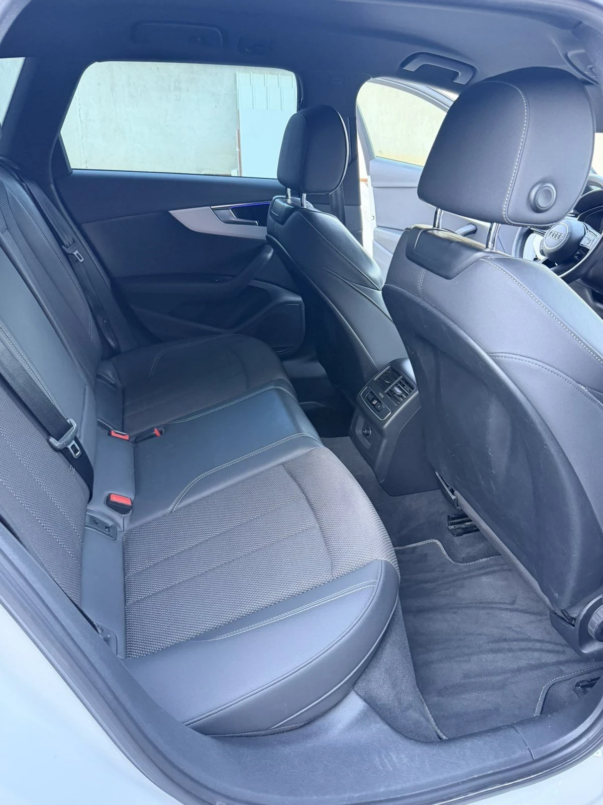 Audi A4 35 TDI Facelift/S-line/Matrix, снимка 13 - Автомобили и джипове - 56485354