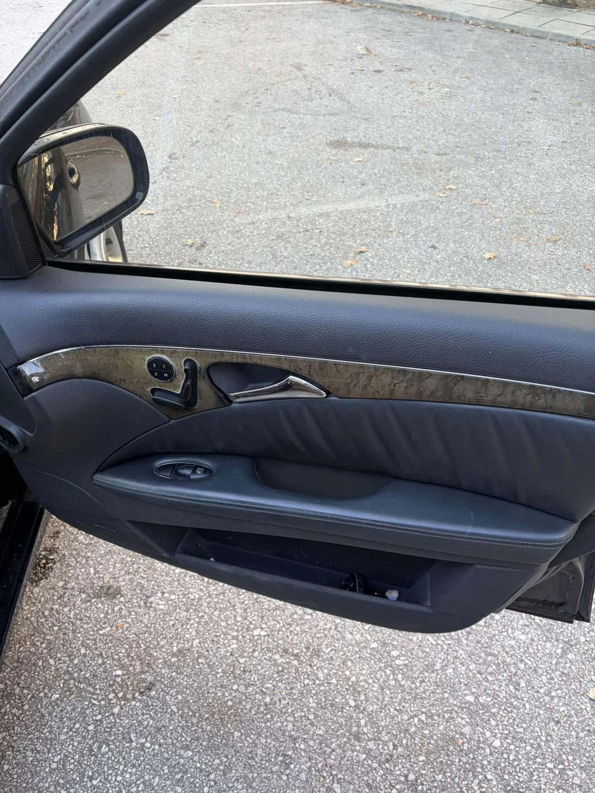 Mercedes-Benz E 320, снимка 7 - Автомобили и джипове - 56523163
