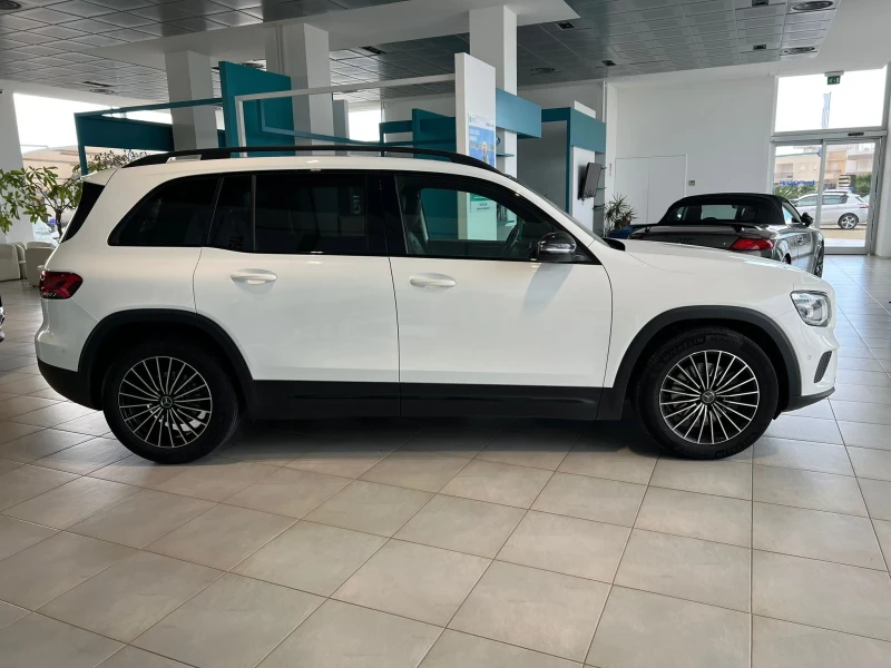 Mercedes-Benz GLB PREMIUM / 4 MATIC / ПАНОРАМА / КАМЕРА / НАЛИЧНА, снимка 4 - Автомобили и джипове - 49380044