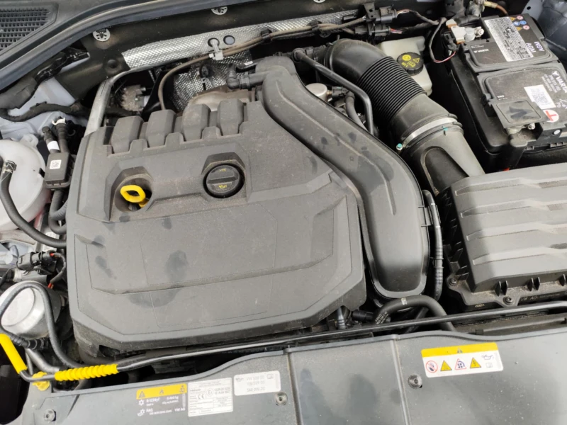 VW T-Roc 1.5, снимка 12 - Автомобили и джипове - 52620690