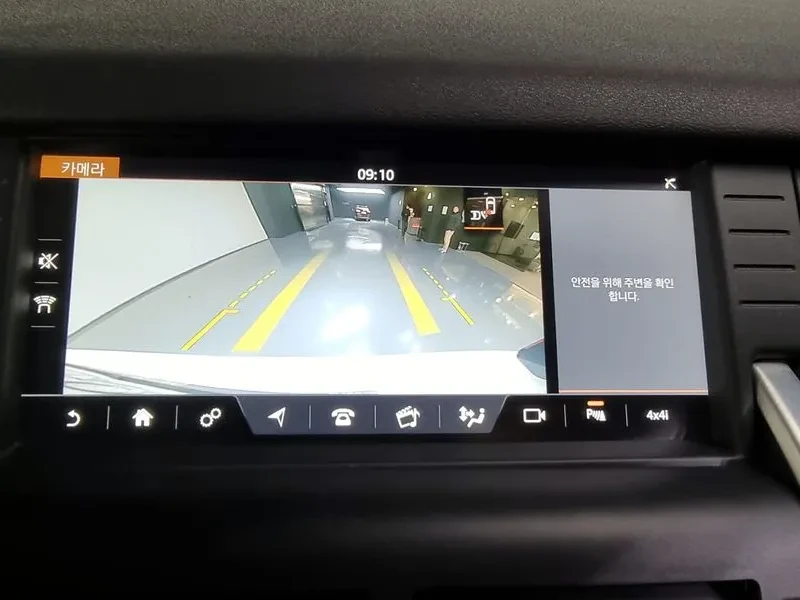 Land Rover Discovery Sport 2.0 TD4 SE, снимка 15 - Автомобили и джипове - 55705525