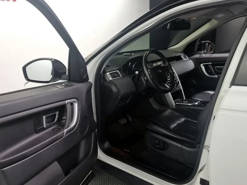 Land Rover Discovery Sport 2.0 TD4 SE, снимка 10 - Автомобили и джипове - 55705525