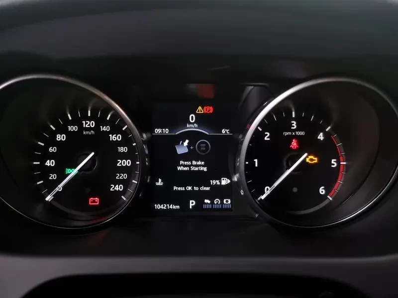 Land Rover Discovery Sport 2.0 TD4 SE, снимка 8 - Автомобили и джипове - 55705525